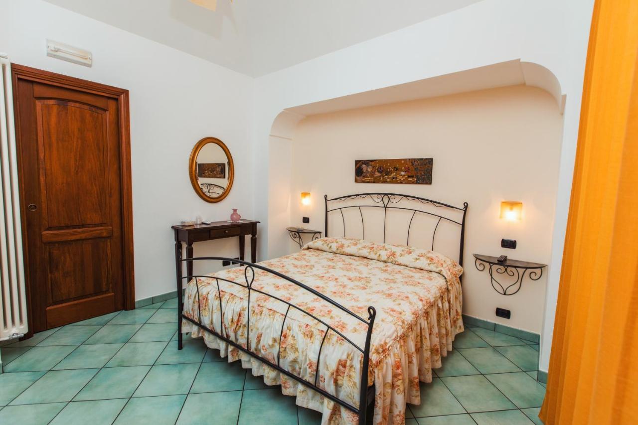 Hotel Roccia Fiorita à Furore Extérieur photo