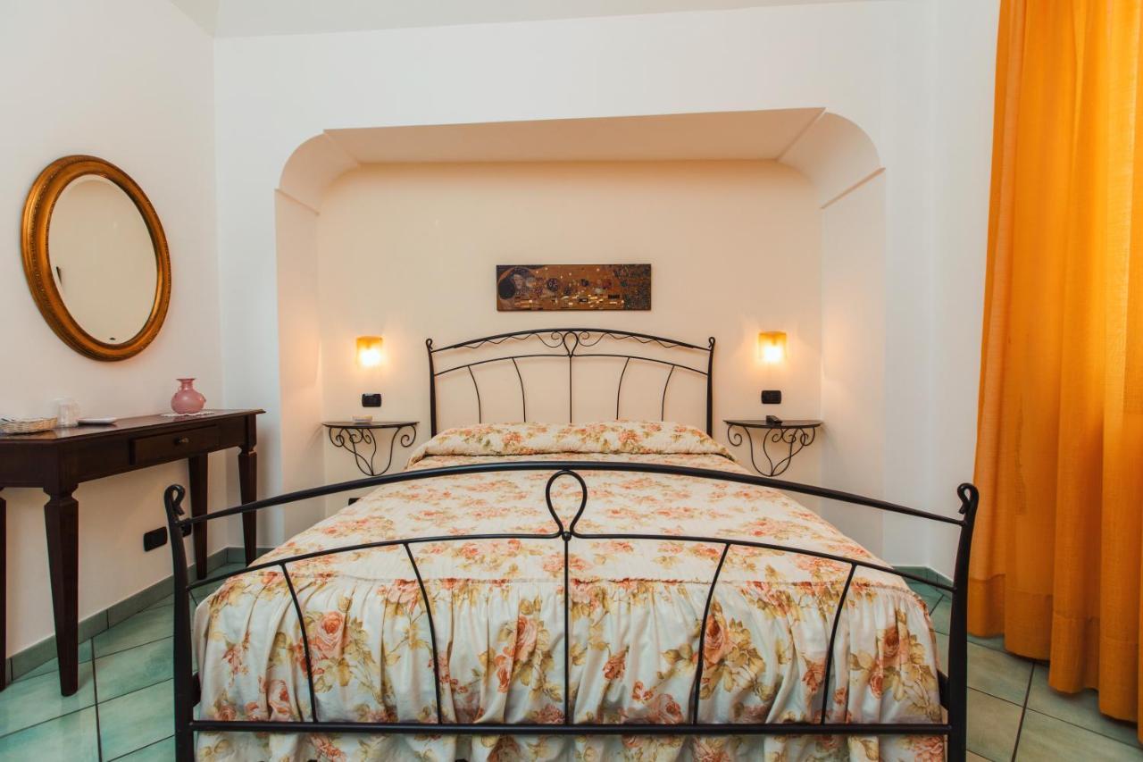 Hotel Roccia Fiorita à Furore Extérieur photo
